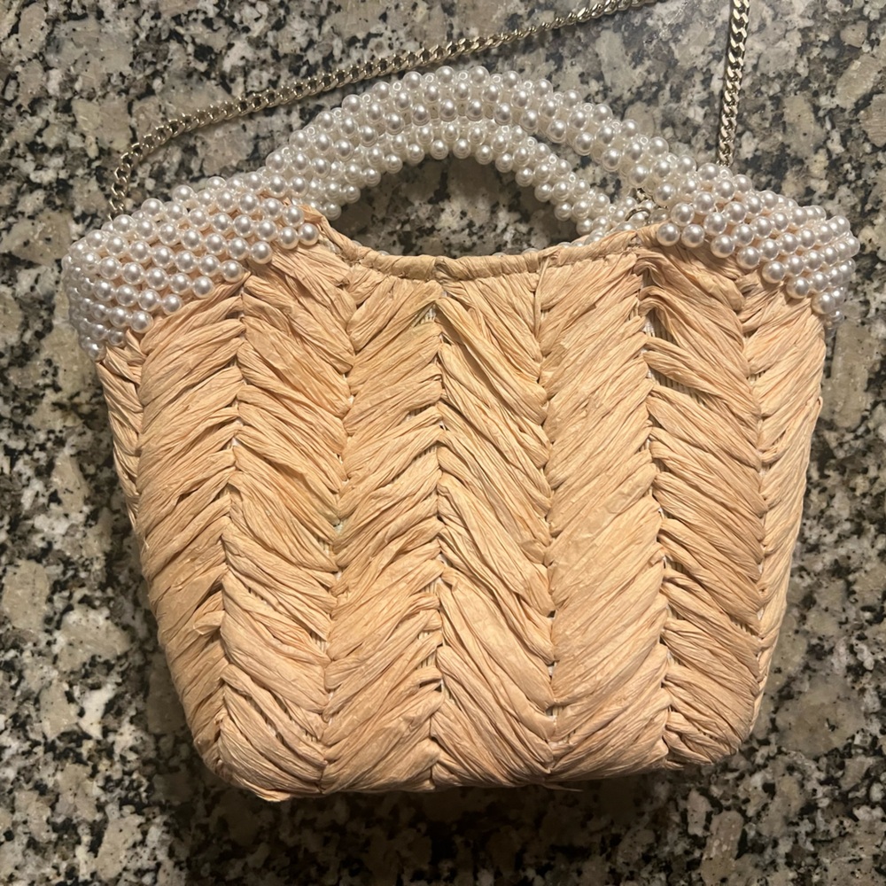 Woven purse with pearls